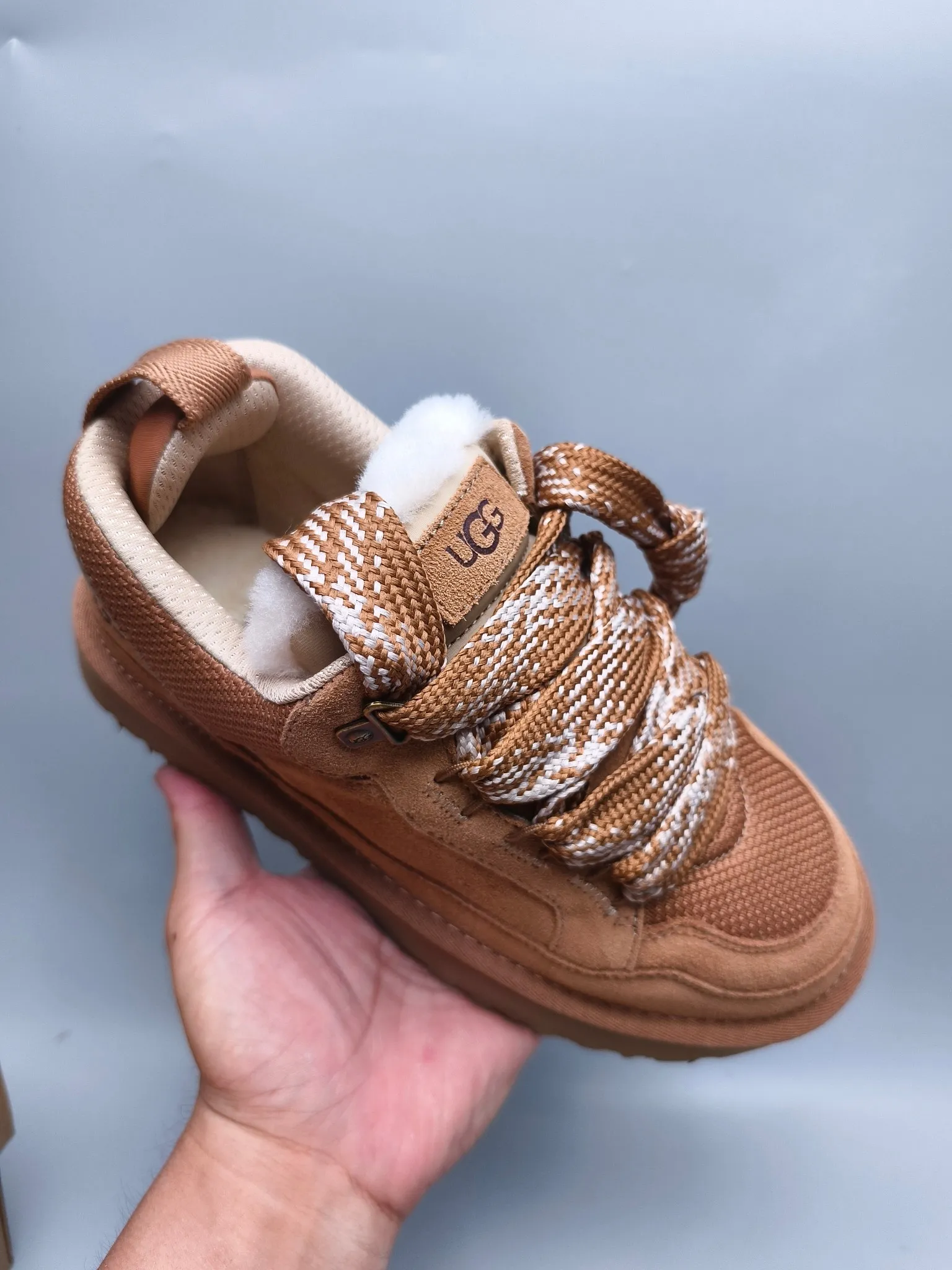 💰640 UGG sheepskin all-in-one snow boots 4032 couple mesh sports and leisure style color: sand black chestnut gray walnut antelope brown white code number: 35-45?